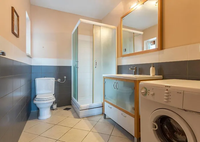 Mit Balkon Und Terrasse Sowie Meerblick By Interhome